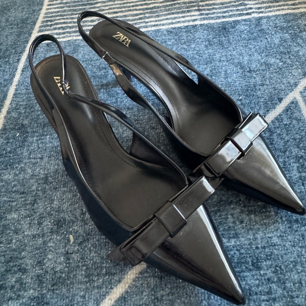 Bow trimmed satin effect heels